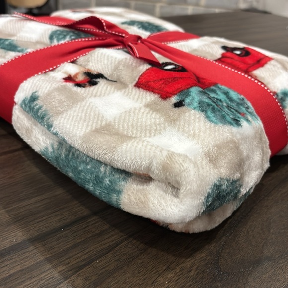 NWT holiday truck dogs decorative throw blanket (50x60inches) - Picture 3 of 3